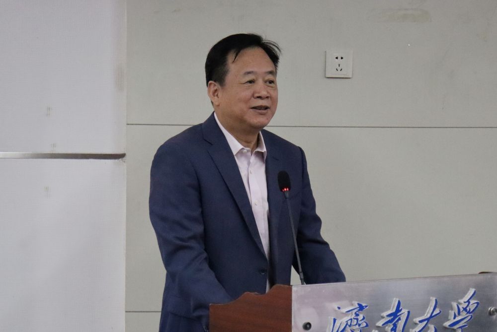 beat体育365官网校友会会长张伟_副本.jpg