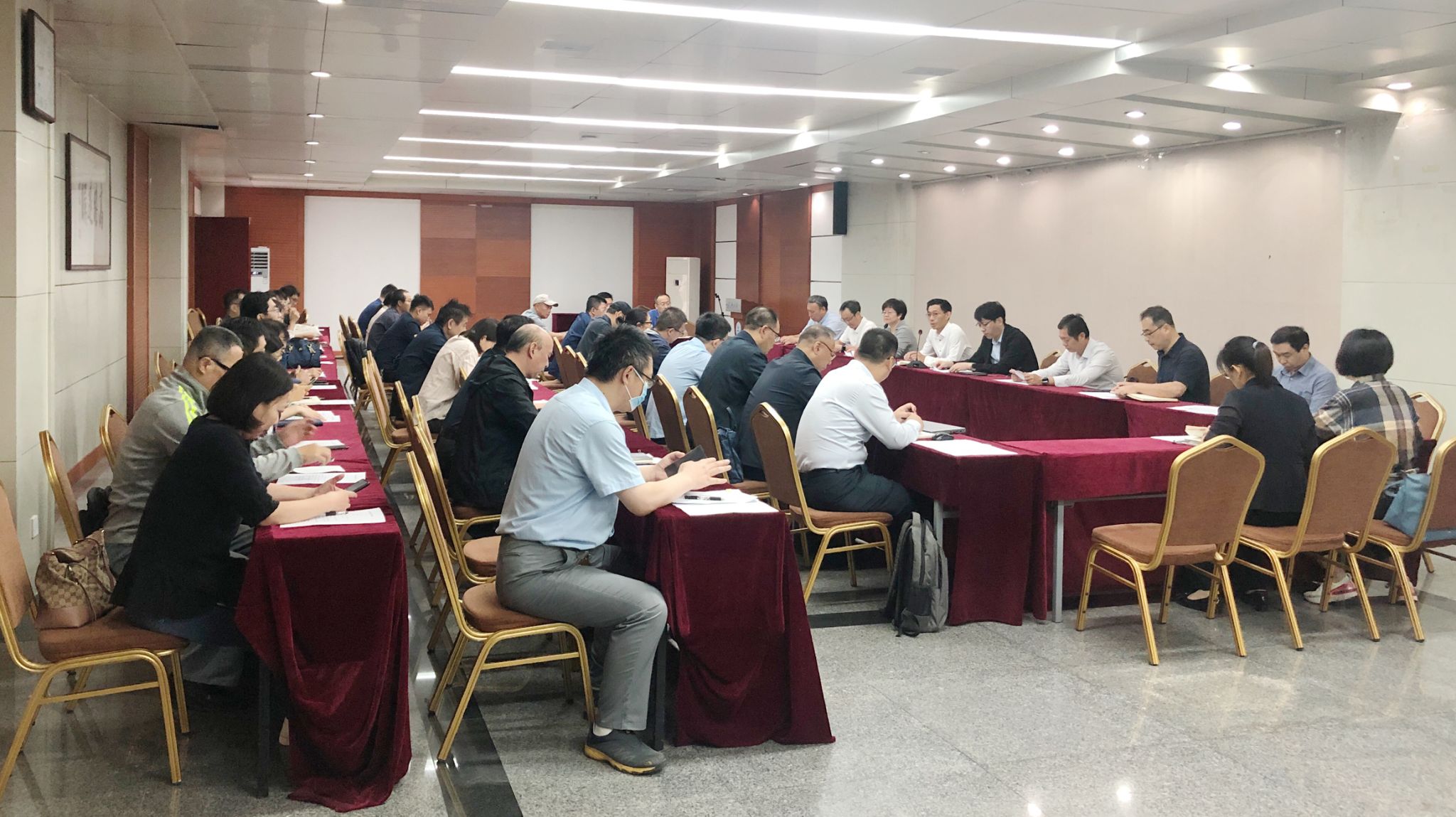 实验室工作会议照片.jpg 实验室工作会议照片.jpg