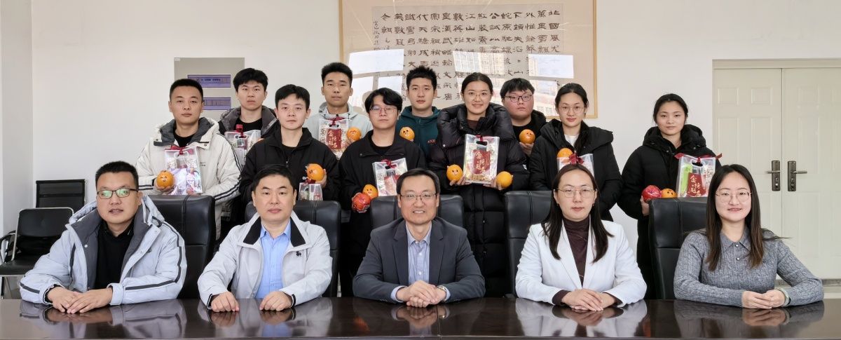 座谈会合影_副本.jpg