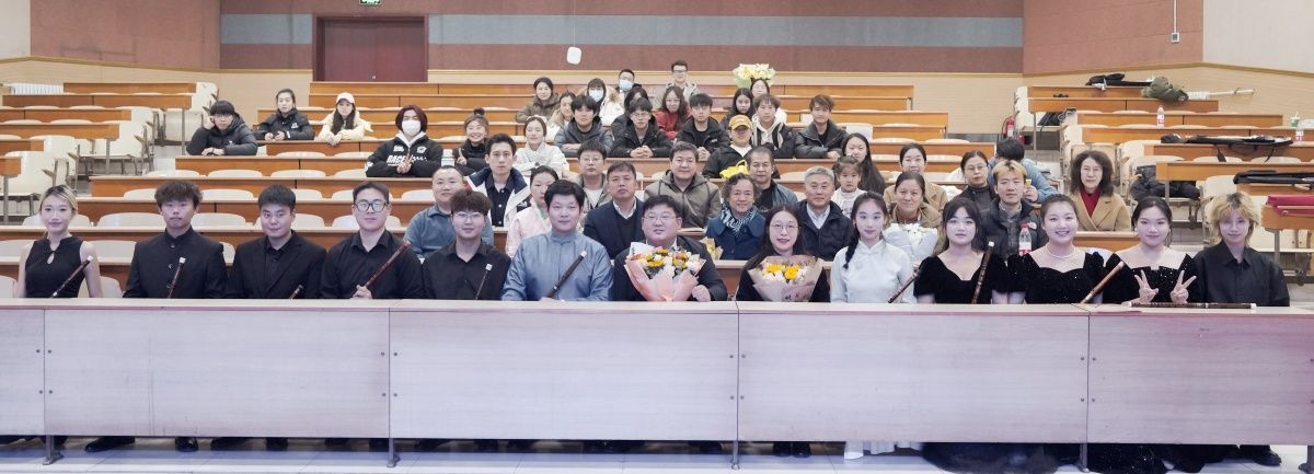 竹韵悠扬讲演会合影_副本.jpg